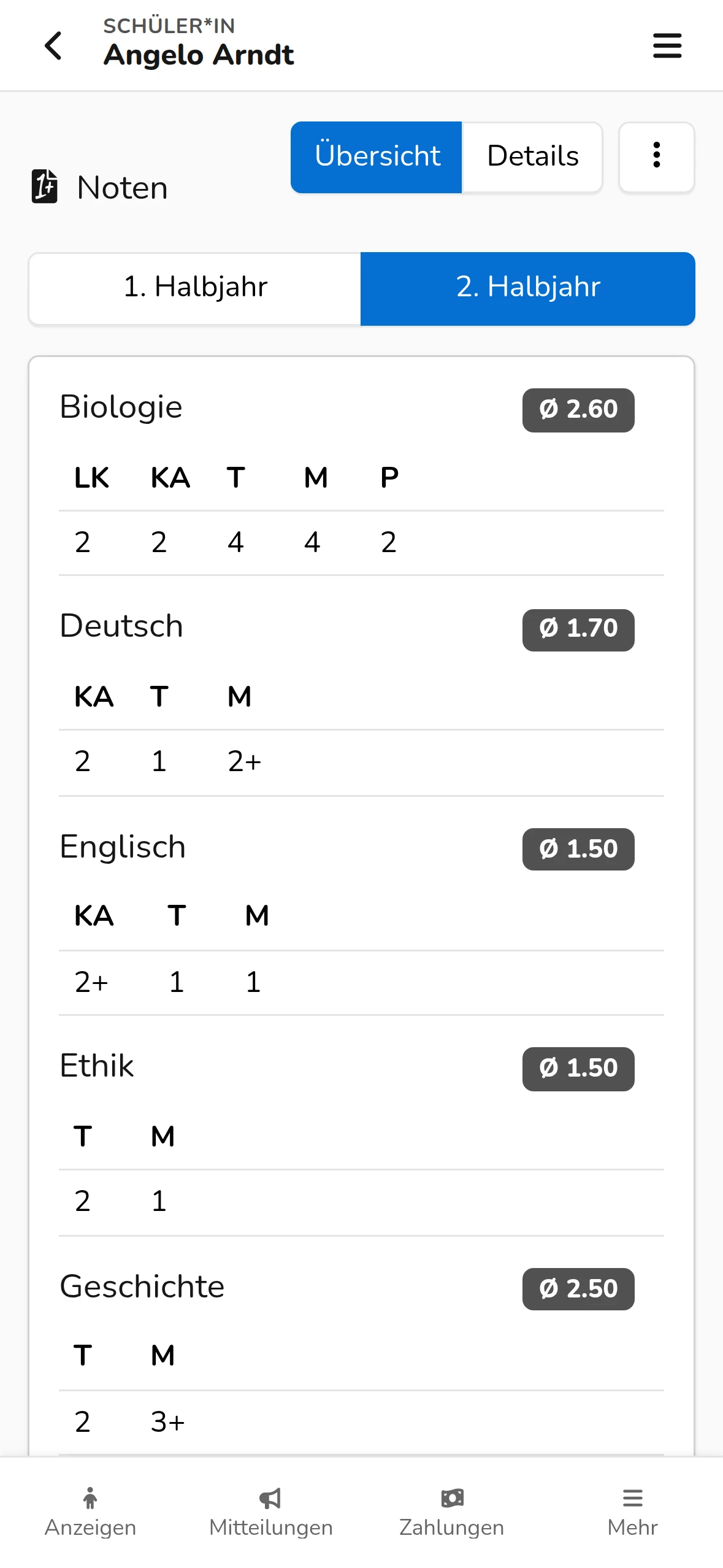 Die beste.schule App auf dem Smartphone: Notenübersicht einer Schülerin